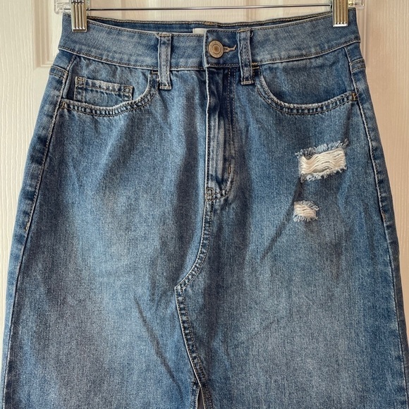 So Long Blue Denim Skirt Stretch Frayed Bottom Hem Light Distressing Size 5/27W - Picture 3 of 16